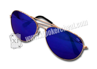 Weinlese und moderne unsichtbare Sonnenbrille für markierte Spielkarten