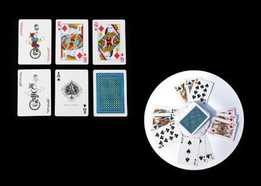 Blaue Plastikspielkarten PVCs, die Stützen für magische Show spielen